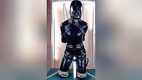 Latex Slavegirl